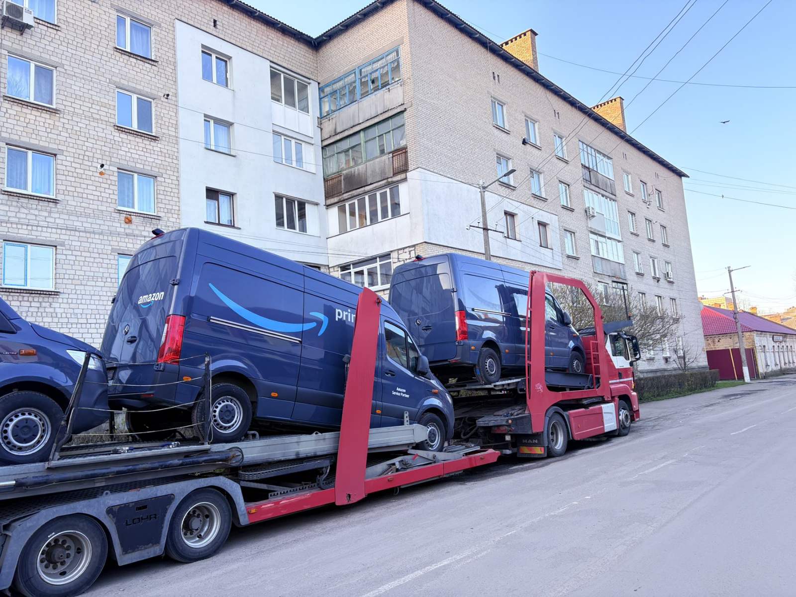 Автовоз Авто-Транс з автомобілями під час доставки з Європи